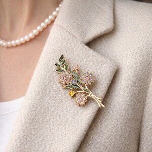 Vintage-Inspired Gold-tone Floral Bouquet Rhinestone Brooch